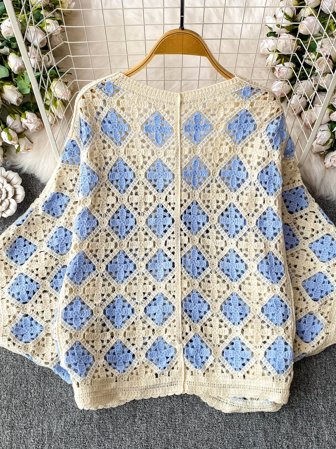 V-Ne Open Cardigan Knitted Outerwear Women Loose Slimming Batwing Sve Top Hollow out Floral Embroidery Korean Sle 
V-Ne Open Cardigan Knitted Outerwear Women Loose Slimming Batwing Sve Top Hollow out Floral Embroidery Korean Sle