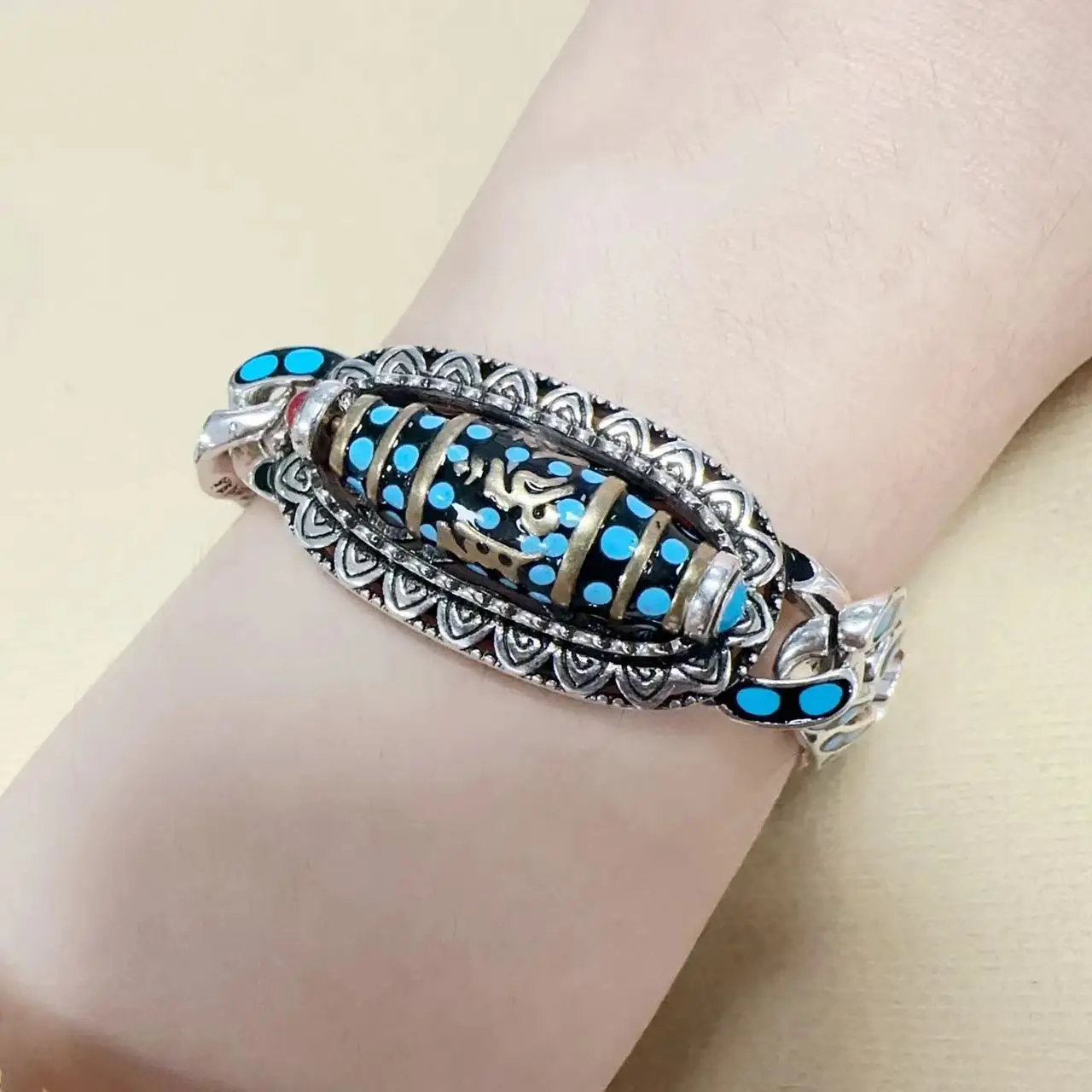 Blessing Six Character Great Ming Mantra Bead Bracelet For Men Jewelry Vintage Wide Chain Bracelet Women Hand Accessories
Blessing Six Character Great Ming Mantra Bead Bracelet For Men Jewelry Vintage Wide Chain Bracelet Women Hand Accessories