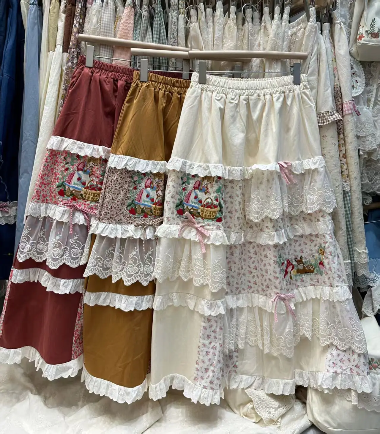 2025 Vintage Embroidery Cotton Skirt Japanese Mori Girl Patchwork Lace Elastic Waist A- Line Pleated Skirt Jupe Femme Faldas
2025 Vintage Embroidery Cotton Skirt Japanese Mori Girl Patchwork Lace Elastic Waist A- Line Pleated Skirt Jupe Femme Faldas