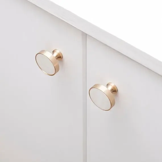 Simple Cupboard Knobs Modern Brass Shell Wardrobe Cabinet Pulls Knobs American Brass Door Knobs Handles Drawer Knobs
Simple Cupboard Knobs Modern Brass Shell Wardrobe Cabinet Pulls Knobs American Brass Door Knobs Handles Drawer Knobs