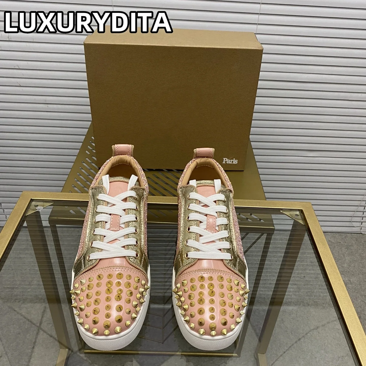 Top Quality Womens Trendy Casual Tennis Shoes Luxury Mens Real Leather Sneakers 35-48 Designr Rivet Red Sole Lovers Shoes M0149
Top Quality Womens Trendy Casual Tennis Shoes Luxury Mens Real Leather Sneakers 35-48 Designr Rivet Red Sole Lovers Shoes M0149