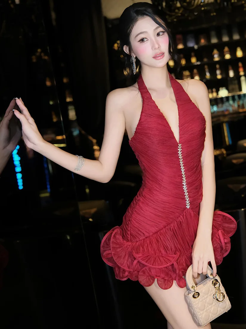 Summer 2026 Women's Fashion Slim Fit V-Neck Dress Pure Color Pleated Waist-Cinching Hanging Neck Gown Step Dress Knitted Fabric
Summer 2026 Women's Fashion Slim Fit V-Neck Dress Pure Color Pleated Waist-Cinching Hanging Neck Gown Step Dress Knitted Fabric