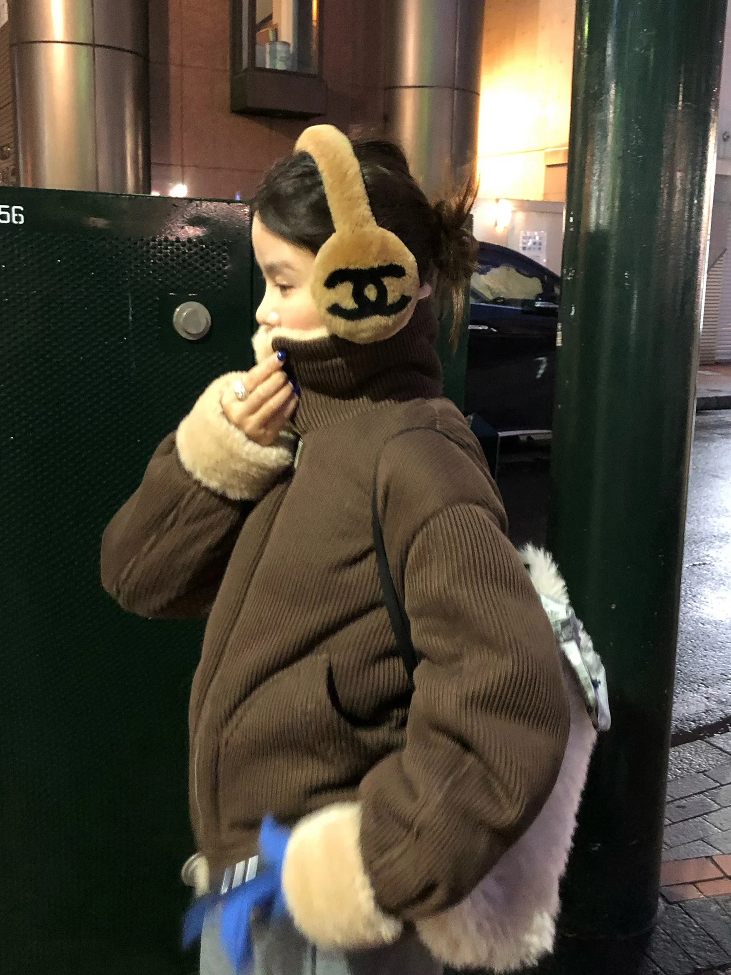 Пуховик Wxlstudio Féroé Isla Double 90 White Du, из трикотажной ткани, с меховым воротником, на молнии...
Пуховик Wxlstudio Féroé Isla Double 90 White Du, из трикотажной ткани, с меховым воротником, на молнии...