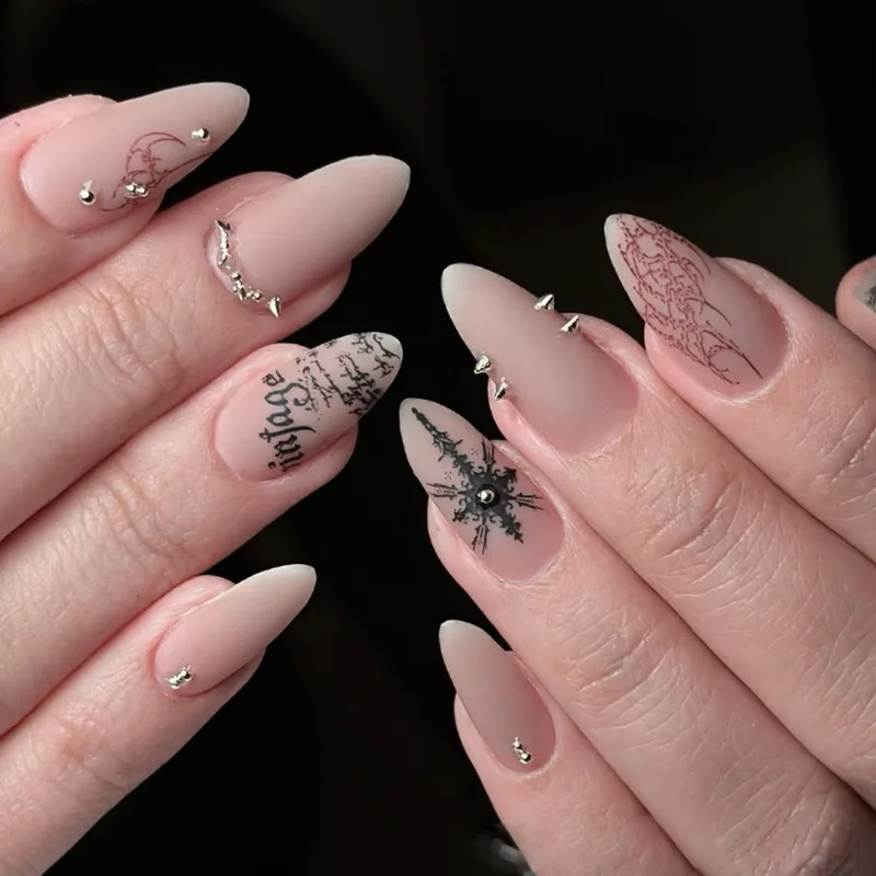 24PCS False Nails Accessories Gothic Graffiti Velvet Design Punk Style Fake Nails Fashionable European American Press on Nails
24PCS False Nails Accessories Gothic Graffiti Velvet Design Punk Style Fake Nails Fashionable European American Press on Nails