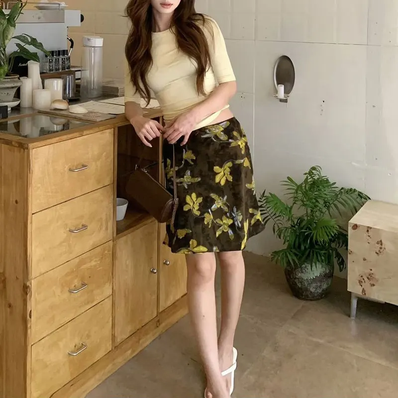 Vintage Floral Oil Painting A-Line Mini Skirts Women's Clothing High Waist Spring Summer New Aura Stylish Zipper Elegant Skirts
Vintage Floral Oil Painting A-Line Mini Skirts Women's Clothing High Waist Spring Summer New Aura Stylish Zipper Elegant Skirts
