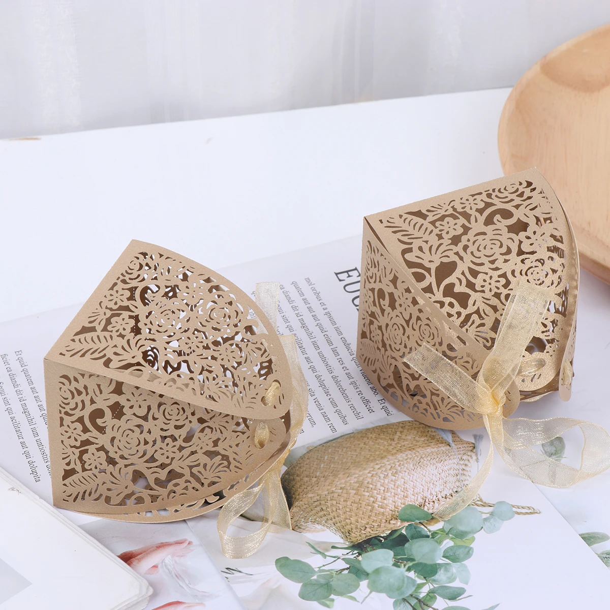 50pcs Rose Hollow Candy Box Custom Rose Design Wedding Sugar Elegant Gift Box Wedding Party Supplies (Golden)
50pcs Rose Hollow Candy Box Custom Rose Design Wedding Sugar Elegant Gift Box Wedding Party Supplies (Golden)