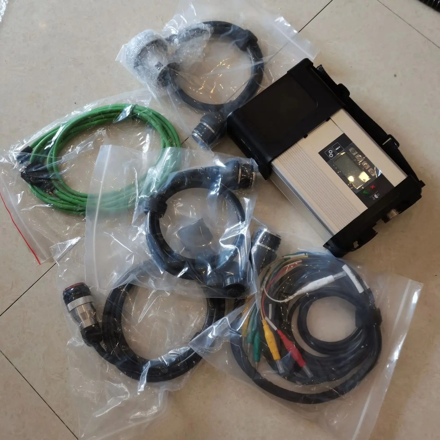 Профессиональный интерфейс мультиплексора MB Star C5 SD 5 WIFI Star Diagnosis и кабели для легковых автомобилей, грузовиков, высокое качество 12 В/24 В
Профессиональный интерфейс мультиплексора MB Star C5 SD 5 WIFI Star Diagnosis и кабели для легковых автомобилей, грузовиков, высокое качество 12 В/24 В