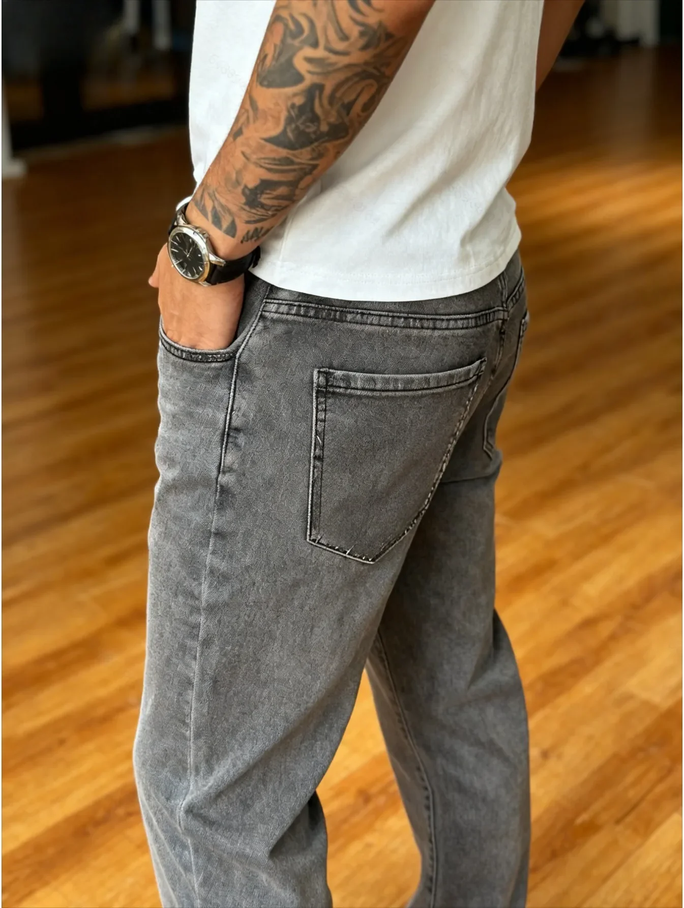 Men Slim Fit Jeans Stylish Comfortable Stretch Denim Pants for Casual Wear
Men Slim Fit Jeans Stylish Comfortable Stretch Denim Pants for Casual Wear