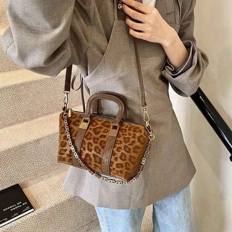2025 New! Retro Leopard Print Pillow Bag - Fashion Splicing Shoulder Strap | Women's Versatile Premium Messenger Trendy Bag
2025 New! Retro Leopard Print Pillow Bag - Fashion Splicing Shoulder Strap | Women's Versatile Premium Messenger Trendy Bag