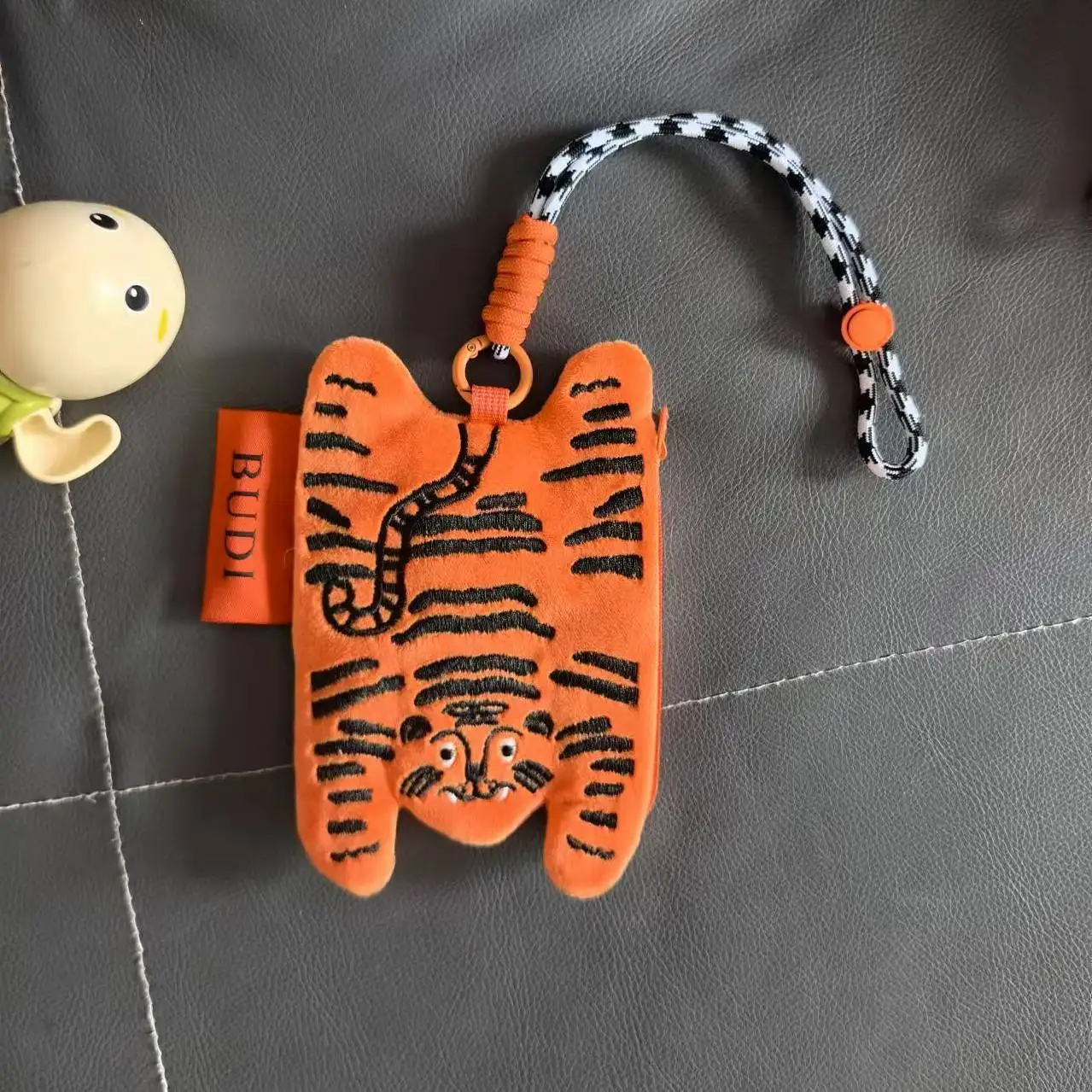 New Cartoon Embroidered Lanyard Animal Loose Change Cute Mini Portable Super Cute Plush Storage Bag
New Cartoon Embroidered Lanyard Animal Loose Change Cute Mini Portable Super Cute Plush Storage Bag