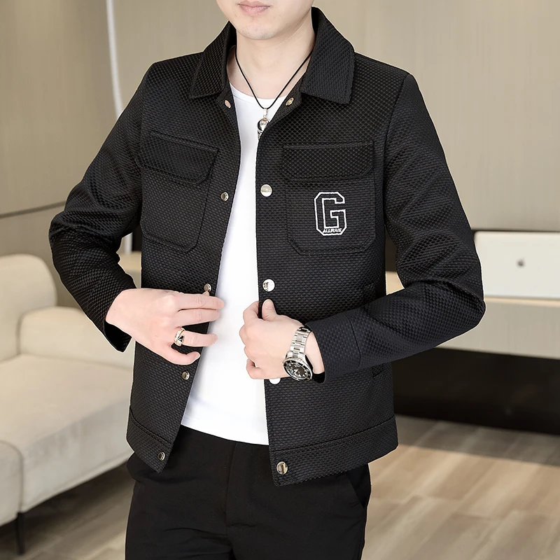 Brand Letter Embroidered Men's Jacket 2025 Autumn Solid Color Casual Slim Fit Jackets Versatile Lapel Social Office Windbreaker
Brand Letter Embroidered Men's Jacket 2025 Autumn Solid Color Casual Slim Fit Jackets Versatile Lapel Social Office Windbreaker