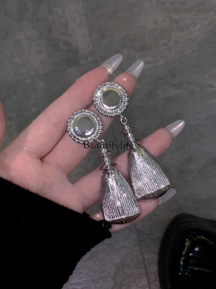Personalized Earrings for Women, Fashionable and Elegant Style, Antique Style, High-Grade
Personalized Earrings for Women, Fashionable and Elegant Style, Antique Style, High-Grade