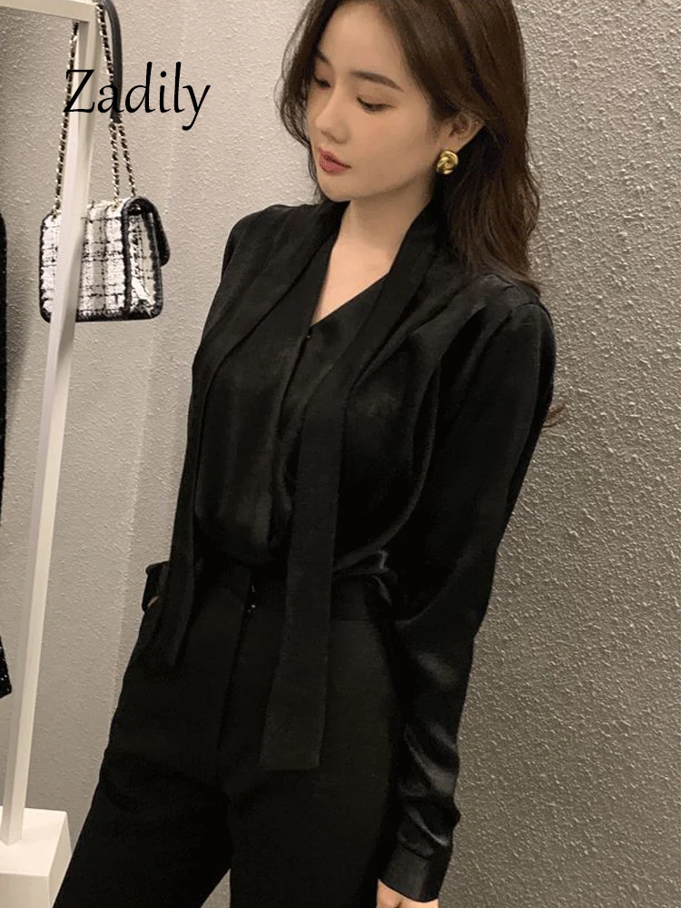 Korea Style Long Sleeve Women T Shirt V Neck Chiffon Shirt 2025 Spring Bright Line Decoration Female Top Tee Casual Pullovers
Korea Style Long Sleeve Women T Shirt V Neck Chiffon Shirt 2025 Spring Bright Line Decoration Female Top Tee Casual Pullovers
