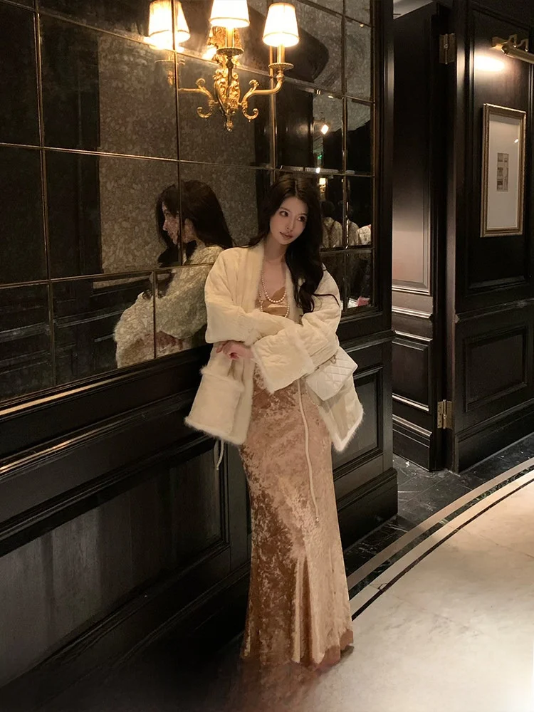 Новая китайская женская пуховая куртка цвета хаки: модный стеганый пуховик для зимнего сезона, дизайнерская верхняя одежда
Новая китайская женская пуховая куртка цвета хаки: модный стеганый пуховик для зимнего сезона, дизайнерская верхняя одежда