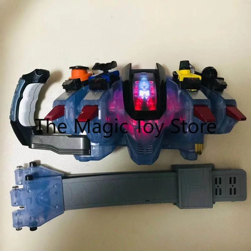 Authentic BANDAI Kamen Rider Fourze Rocket Head DX Fourze Belt Driver Transformation Switch Toy Model
Authentic BANDAI Kamen Rider Fourze Rocket Head DX Fourze Belt Driver Transformation Switch Toy Model