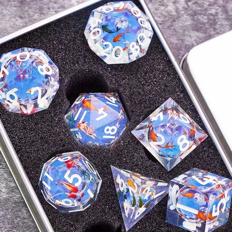 Movable liquid core quicksand resin dice
Movable liquid core quicksand resin dice