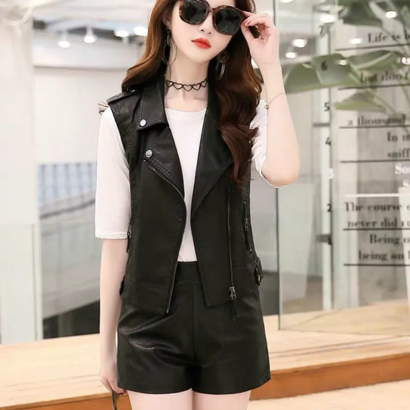 2024 Spring Autumn New Pu Leather Waistcoat Women Solid Color Motorcycle Vest Coat Sleeveless Vests Large Size 4xl Y195
2024 Spring Autumn New Pu Leather Waistcoat Women Solid Color Motorcycle Vest Coat Sleeveless Vests Large Size 4xl Y195
