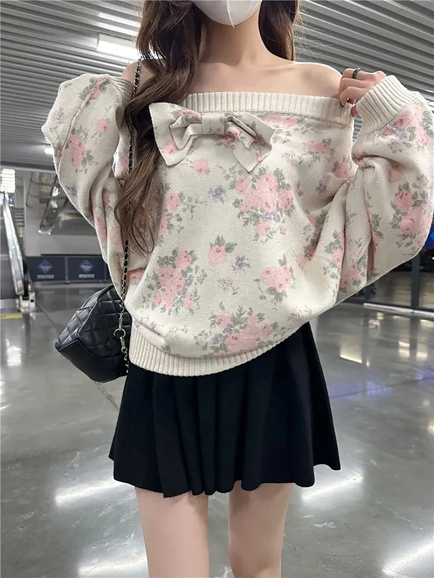 Вязаный свитер с цветочным узором «Цветущая вишня» для женщин, свободный крой, в корейском стиле, повседневный, на одно плечо, универсальный, мягкий, длинный свитер
Вязаный свитер с цветочным узором «Цветущая вишня» для женщин, свободный крой, в корейском стиле, повседневный, на одно плечо, универсальный, мягкий, длинный свитер