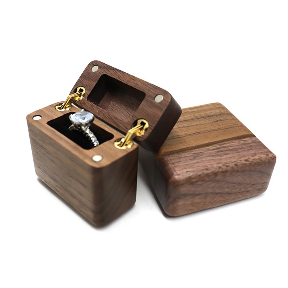 Flip Cover Twisted Hinge Engagement Ring Box Accessory Shop Jewelry Cabinet Wedding Band Storage Box Lady Earring Packaging Box
Flip Cover Twisted Hinge Engagement Ring Box Accessory Shop Jewelry Cabinet Wedding Band Storage Box Lady Earring Packaging Box