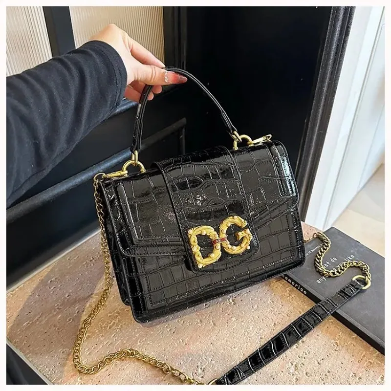 Premium Textured Leather Diaper Bag Fashion Crossbody Handbag For Women Large Capacity Tote Bag
Premium Textured Leather Diaper Bag Fashion Crossbody Handbag For Women Large Capacity Tote Bag