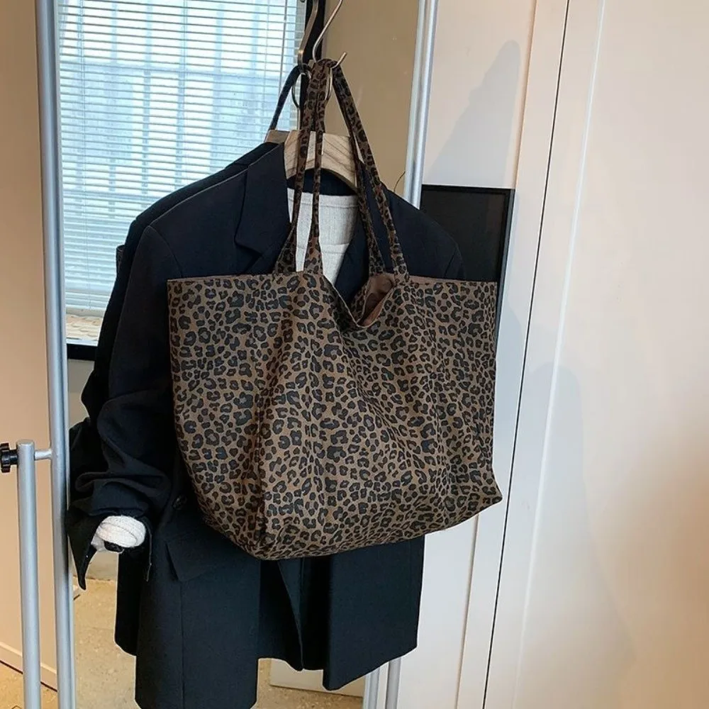 Casual Leopard Print Shoulder Bag Texture Hand-held Women Tote Bag Large Capacity Underarm Bag Crossbody Bag
Casual Leopard Print Shoulder Bag Texture Hand-held Women Tote Bag Large Capacity Underarm Bag Crossbody Bag