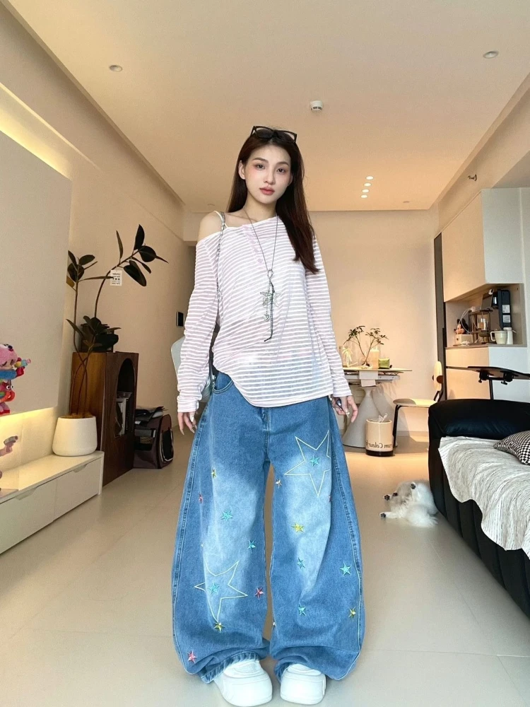 Distressed Denim Pants Women High Waist Loose Fit Flare Jeans American Retro Blue Washed with Star Embroidery Design
Distressed Denim Pants Women High Waist Loose Fit Flare Jeans American Retro Blue Washed with Star Embroidery Design