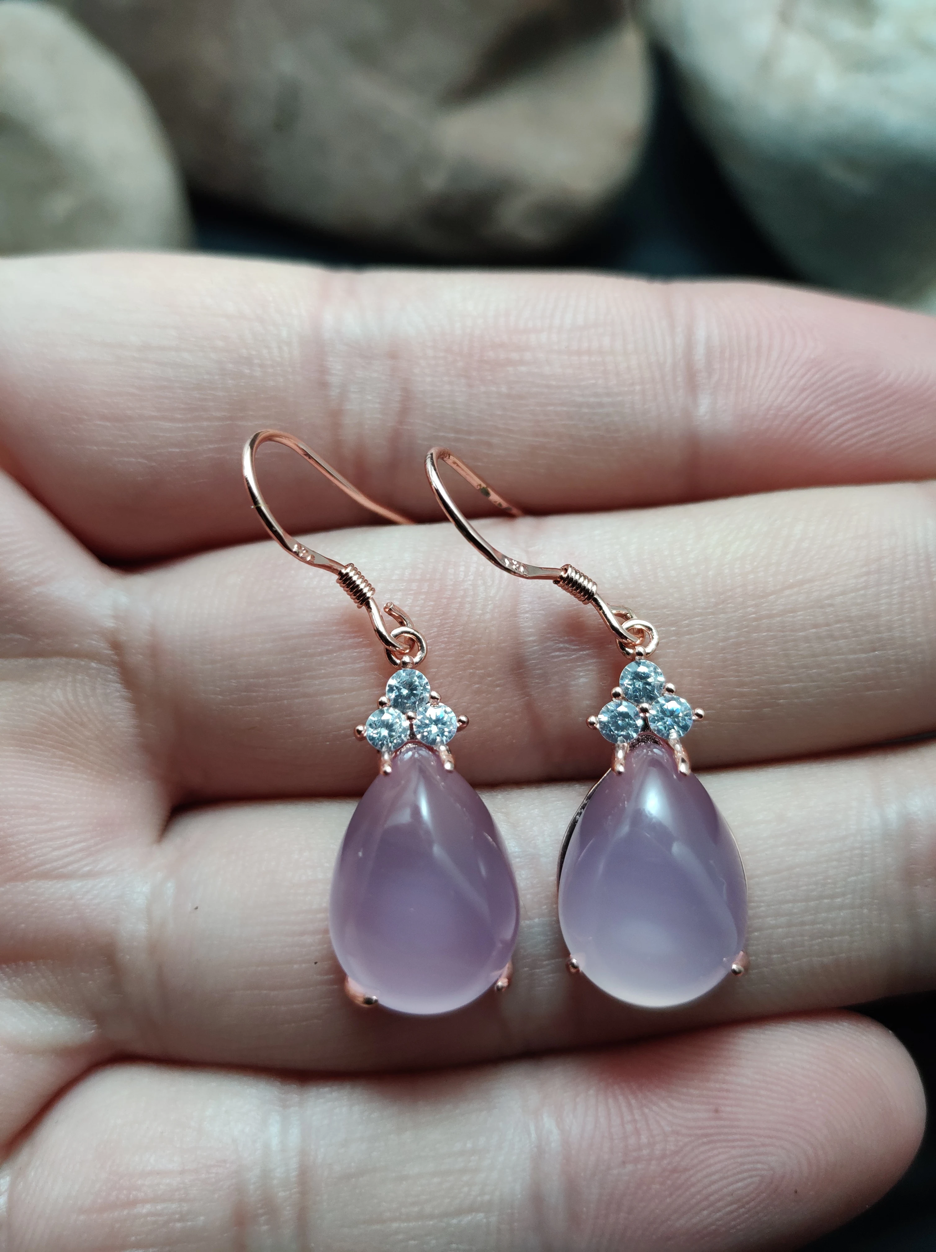 Natural S925 Pink Chalcedony Silver Plated Sweet Lady Agate Ice Water Drop Earrings Round Gemstone
Natural S925 Pink Chalcedony Silver Plated Sweet Lady Agate Ice Water Drop Earrings Round Gemstone