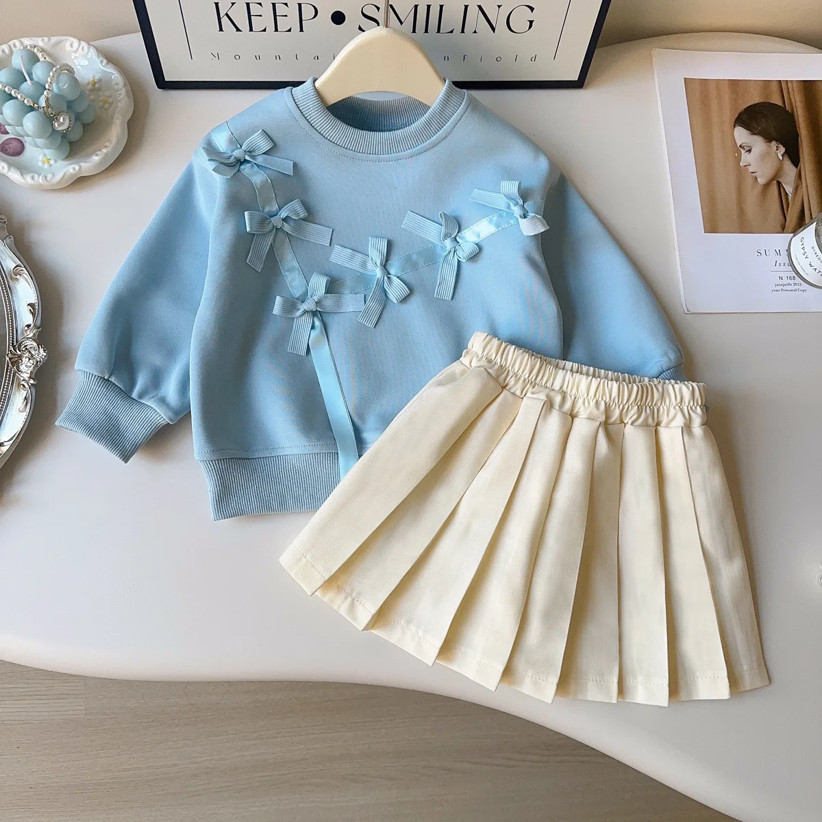 Baby Girls Sets Fashion Bow Tie Long Sleeve Hoodies and Pleated Skirt 2025 Spring Autumn New Style Childrens Two Piece Sets
Baby Girls Sets Fashion Bow Tie Long Sleeve Hoodies and Pleated Skirt 2025 Spring Autumn New Style Childrens Two Piece Sets