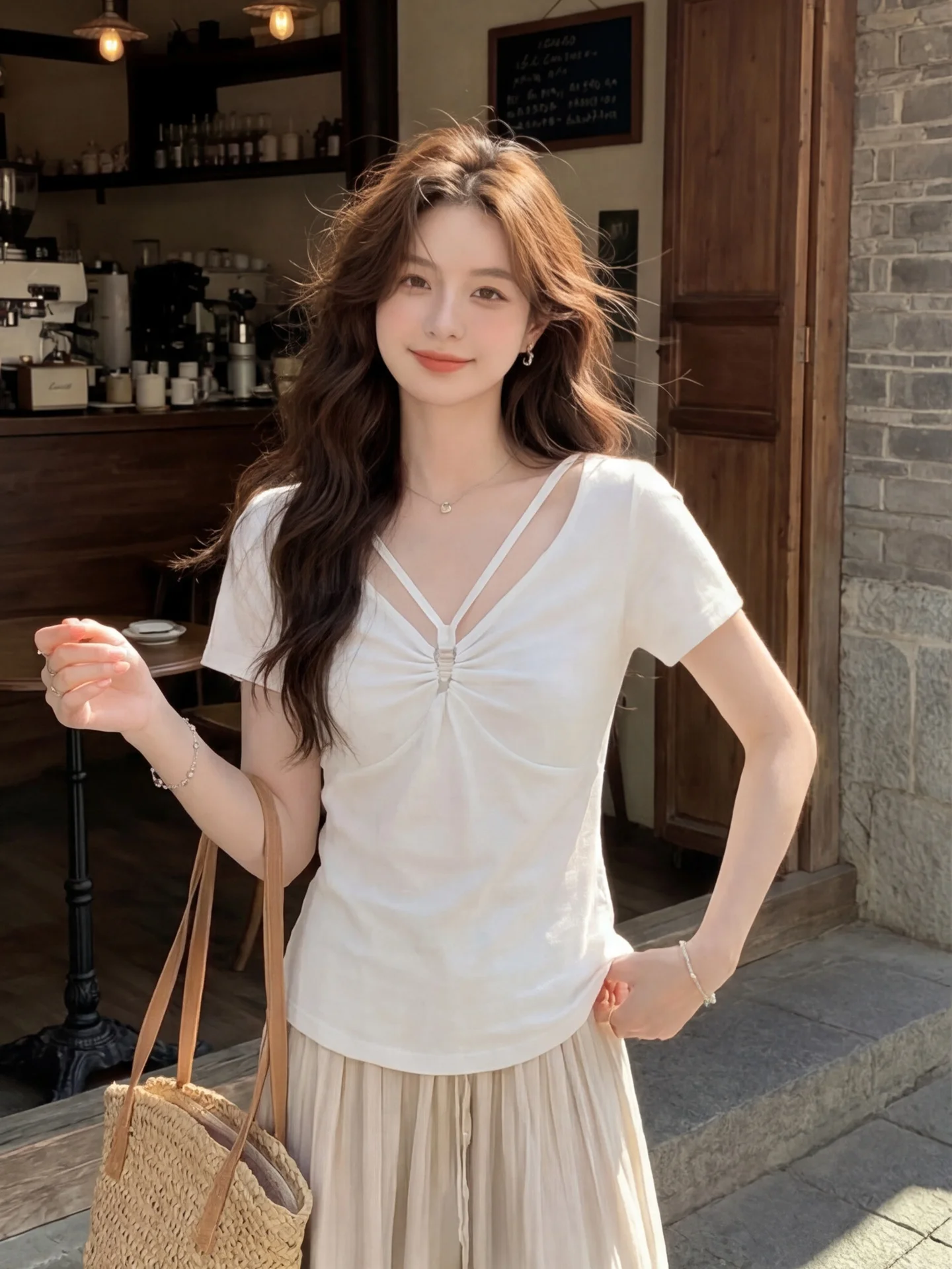 Sweet Style White Pleated V-Neck Short Sleeve Slim Fit T-Shirt Women's Summer New Design Anti-Aging Slimming Shoulder Level Top
Sweet Style White Pleated V-Neck Short Sleeve Slim Fit T-Shirt Women's Summer New Design Anti-Aging Slimming Shoulder Level Top