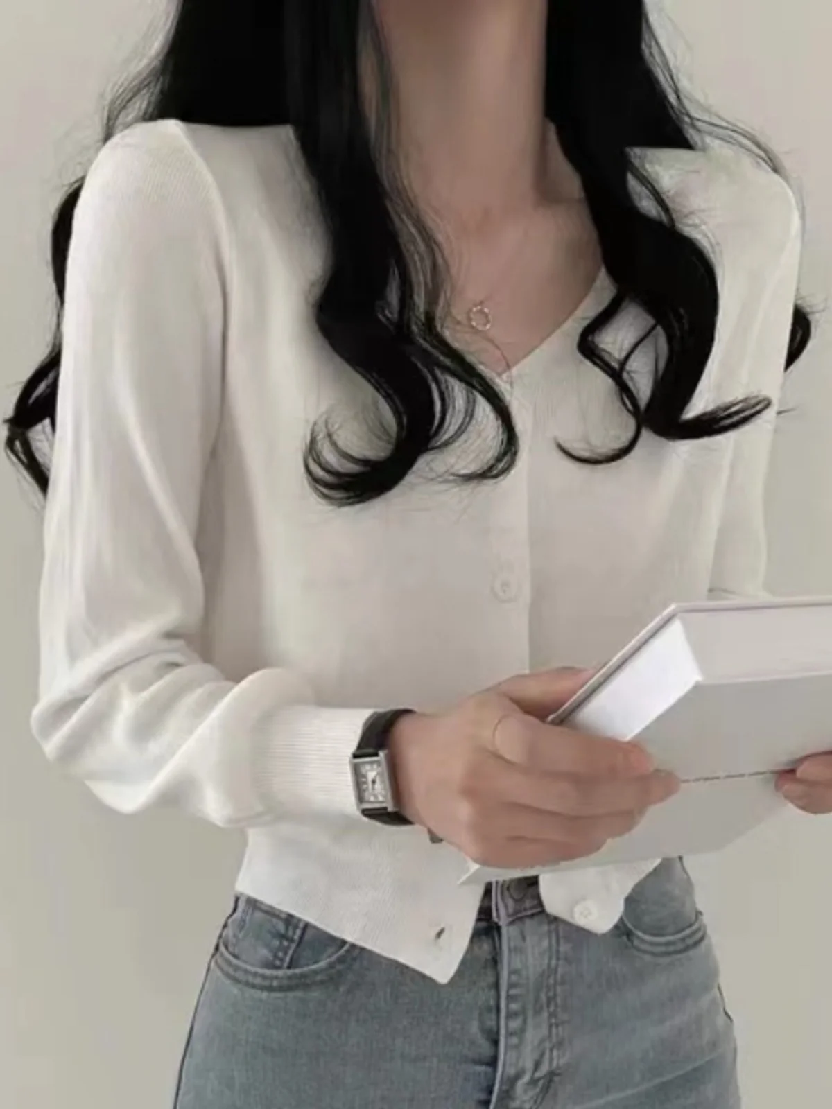 Simple Pure Color V-Neck Long Sleeve Knitted Sweater Short Open Cardigan Coat for Women Button Style Korean Version Slim Fit
Simple Pure Color V-Neck Long Sleeve Knitted Sweater Short Open Cardigan Coat for Women Button Style Korean Version Slim Fit