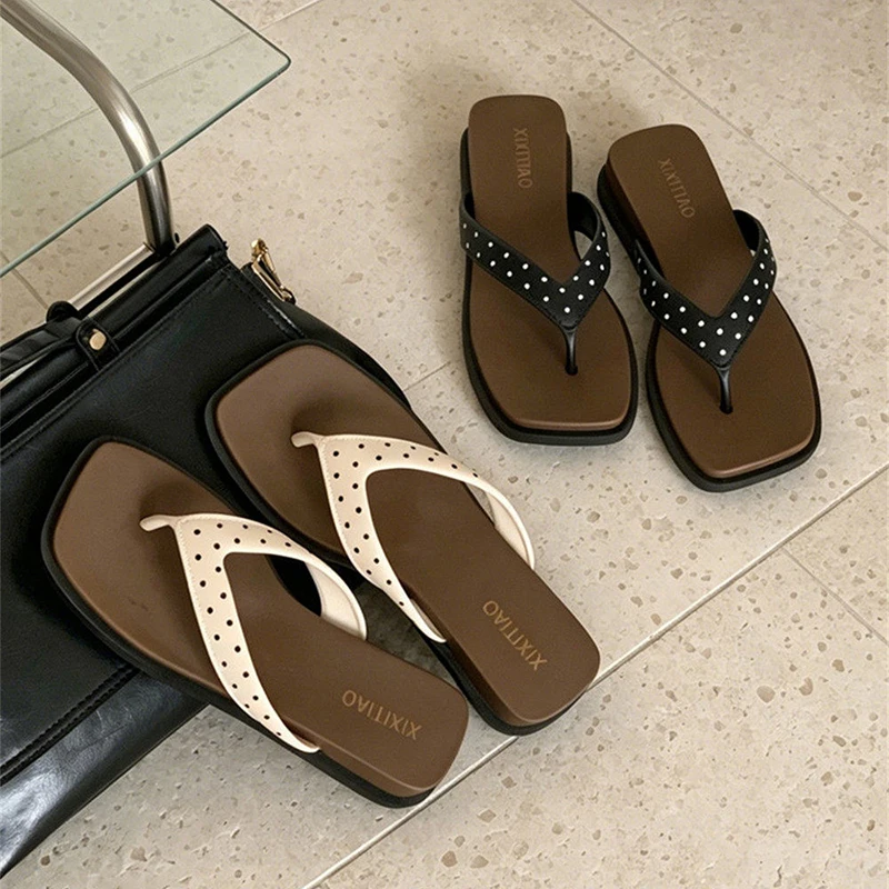 Color Blocking Sandals For Women Korean Style Polka Dot Square Toe Toe Post Flip Flops Summer Non Slip Casual Slides
Color Blocking Sandals For Women Korean Style Polka Dot Square Toe Toe Post Flip Flops Summer Non Slip Casual Slides