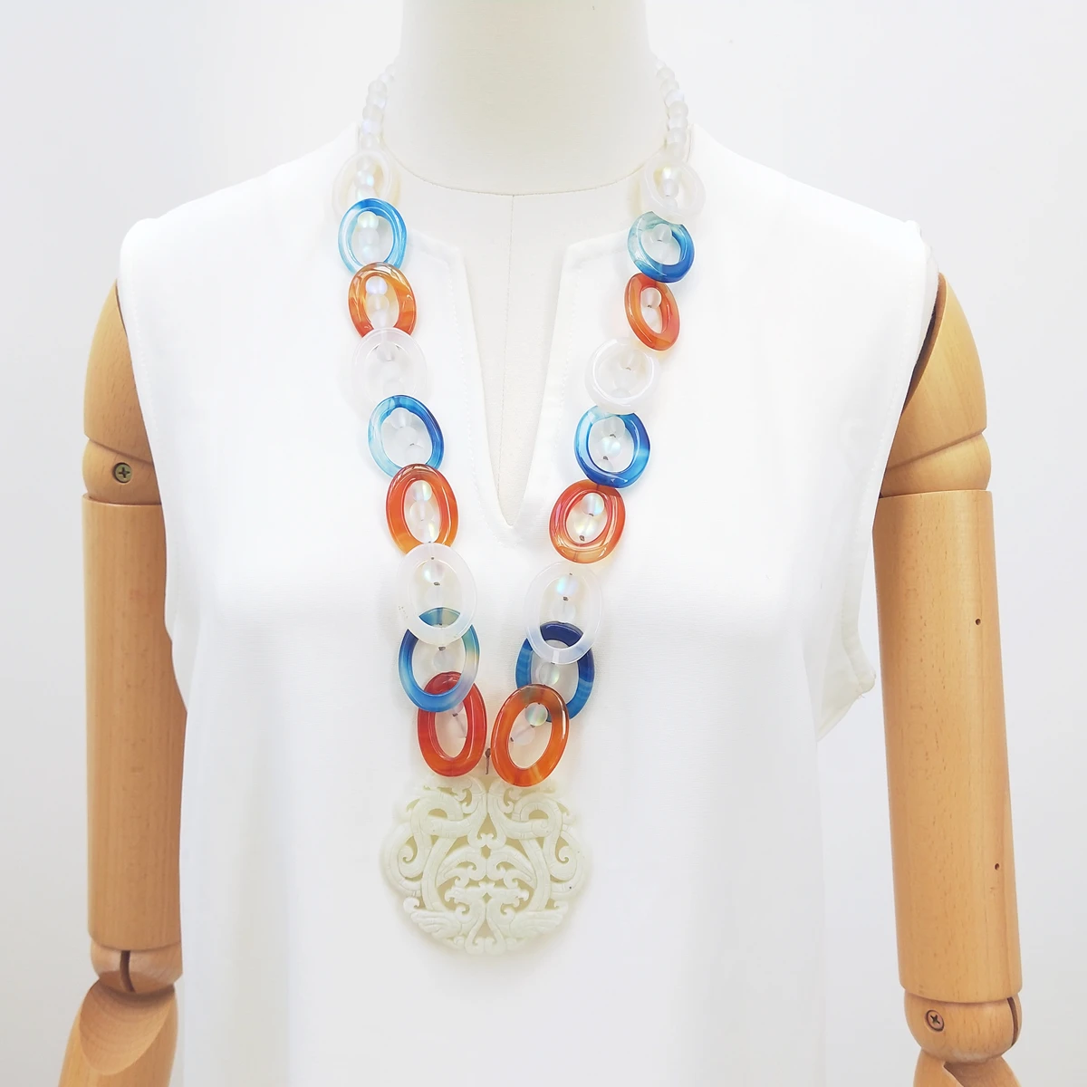 Lii Ji Real Stone Mutil color Agate Mother of Pearl Manmade Moonstone Jade Pendant Necklace 70cm Stock Sale Women Jewelry Gift
Lii Ji Real Stone Mutil color Agate Mother of Pearl Manmade Moonstone Jade Pendant Necklace 70cm Stock Sale Women Jewelry Gift