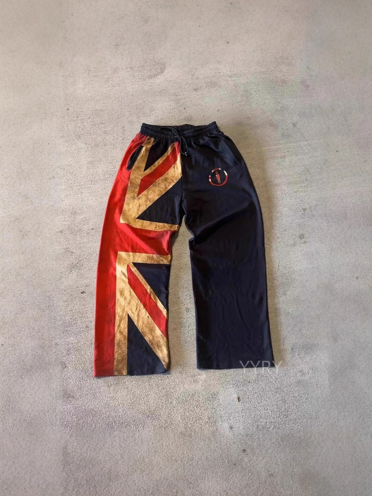 Уличная одежда, повседневные спортивные штаны для мужчин и женщин, Harajuku, винтажные брюки в британском стиле с флагом и графическим принтом, готические спортивные штаны, мешковатые брюки
Уличная одежда, повседневные спортивные штаны для мужчин и женщин, Harajuku, винтажные брюки в британском стиле с флагом и графическим принтом, готические спортивные штаны, мешковатые брюки