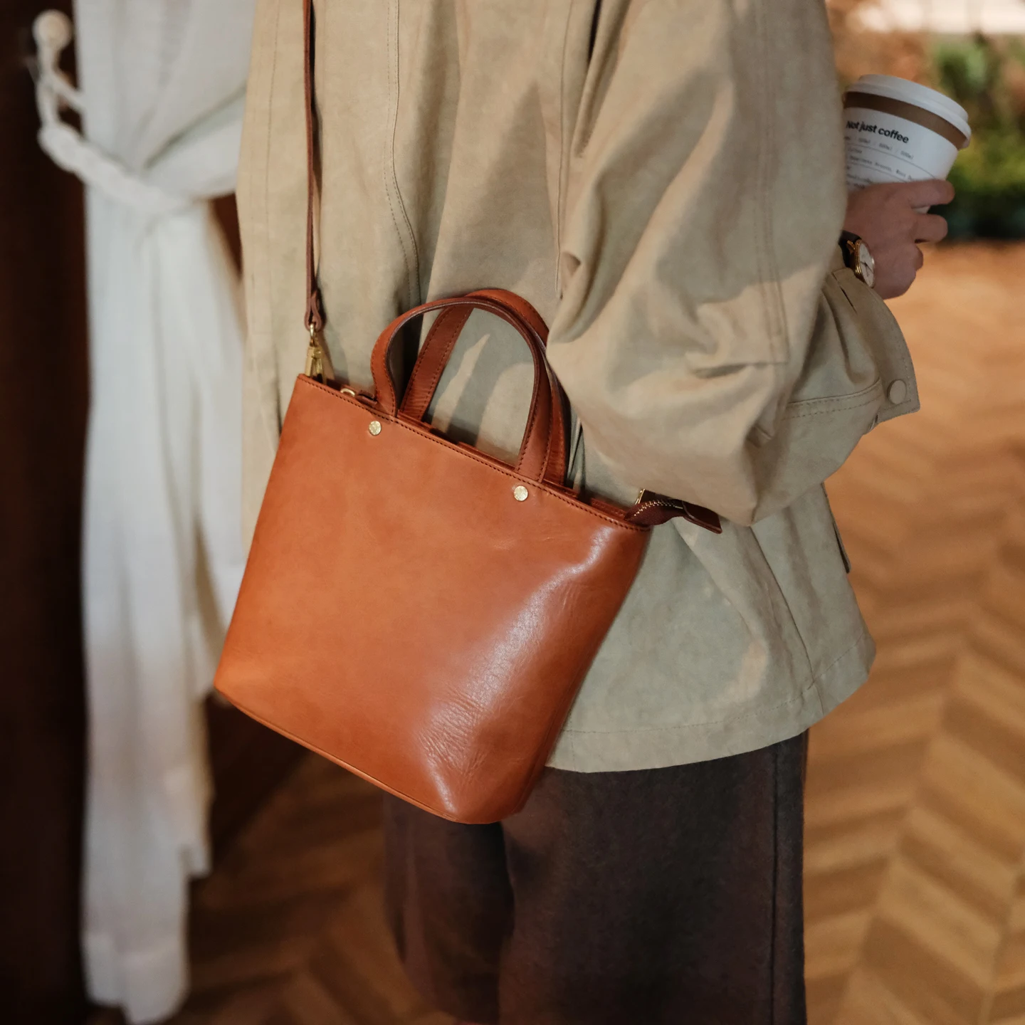 Casual simple high-quality genuine leather women's handbag weekend party handmade real cow leather female shoulder crossbody bag
Casual simple high-quality genuine leather women's handbag weekend party handmade real cow leather female shoulder crossbody bag