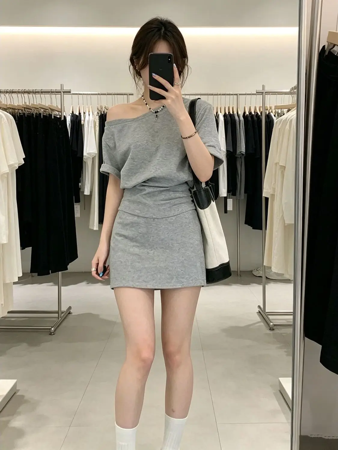 2026 New Pure Color Design Sensual Short Sleeve Asymmetrical Shoulder Two-Piece Set Spicy Girl Fashion Trendy Women's Wear
2026 New Pure Color Design Sensual Short Sleeve Asymmetrical Shoulder Two-Piece Set Spicy Girl Fashion Trendy Women's Wear