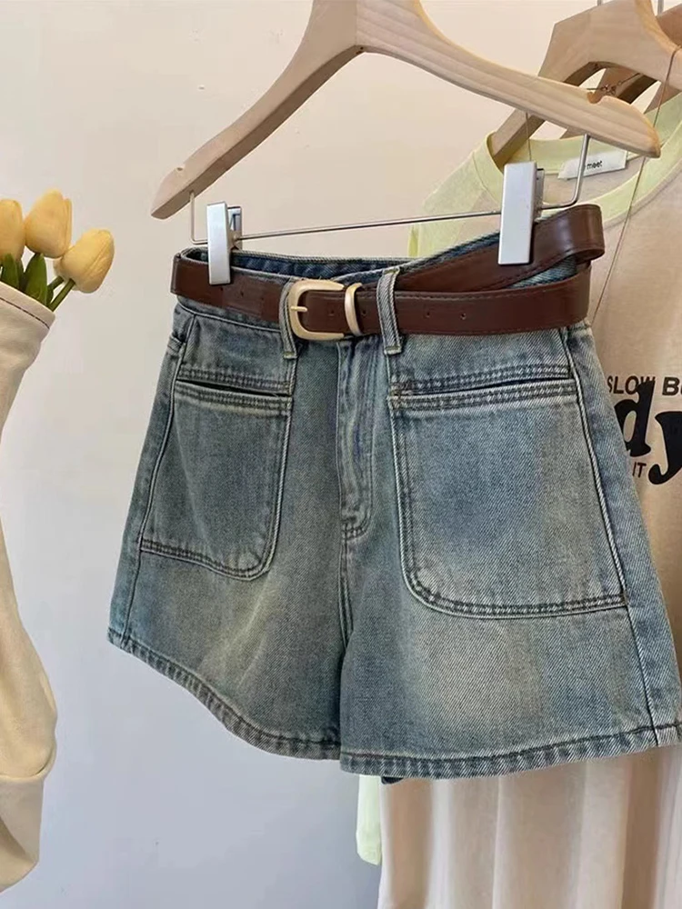 Vintage Casual Denim Shorts Women High Waist Big Pocket Loose Jean Shorts Summer 2026 New Commuting Washed Hot Pants
Vintage Casual Denim Shorts Women High Waist Big Pocket Loose Jean Shorts Summer 2026 New Commuting Washed Hot Pants