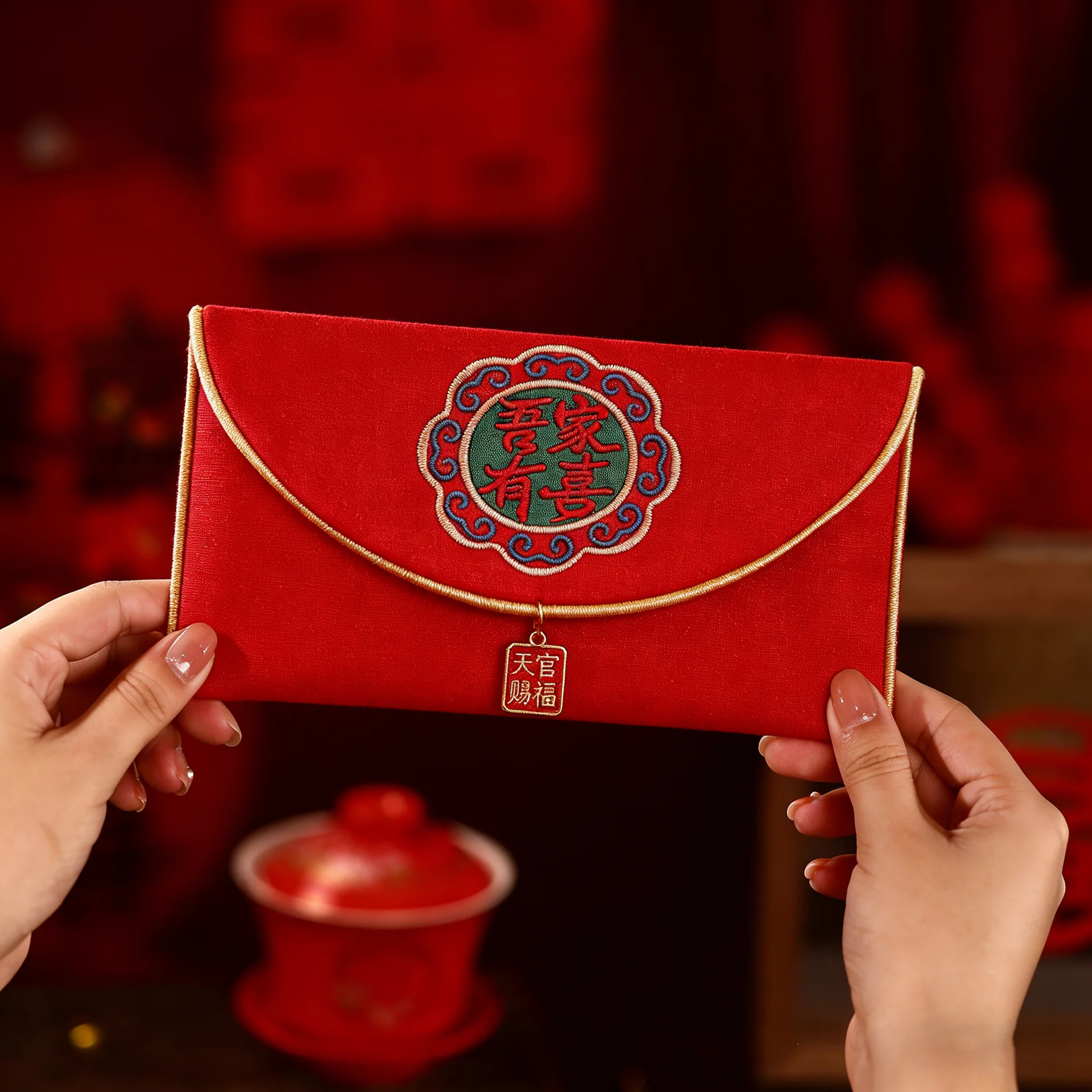 2Pcs New Year Blessing Words Brocade Red Envelope Brocade Cloth Tassel Spring Festival 2026 Money Pocket HongBao Best Wishes
2Pcs New Year Blessing Words Brocade Red Envelope Brocade Cloth Tassel Spring Festival 2026 Money Pocket HongBao Best Wishes