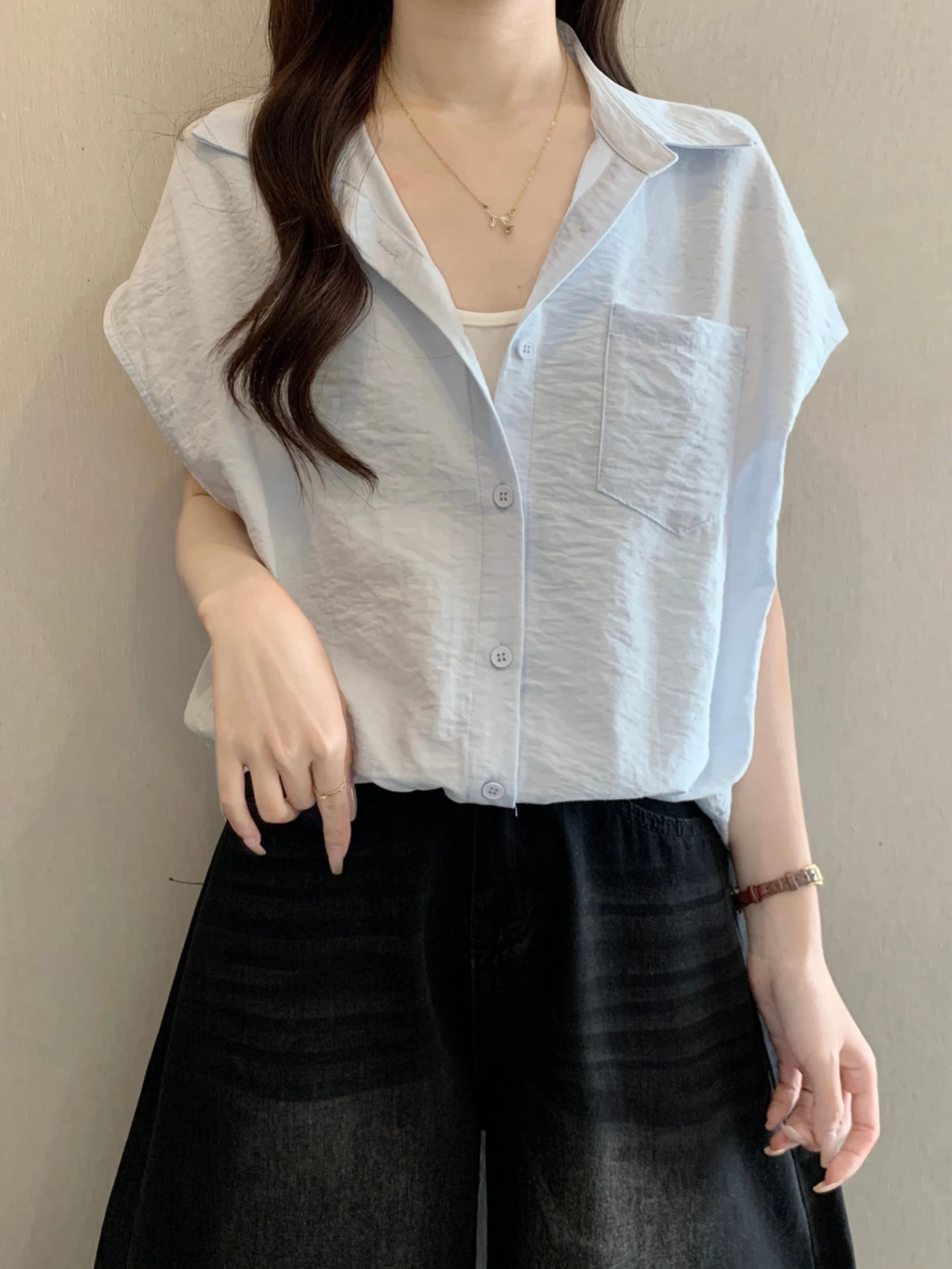 V-Neck Short Sleeve Base Shirt Women Summer 2026 plus Size Design Shortened Age Super Fire Top Commute Style Loose Fit Button...
V-Neck Short Sleeve Base Shirt Women Summer 2026 plus Size Design Shortened Age Super Fire Top Commute Style Loose Fit Button...