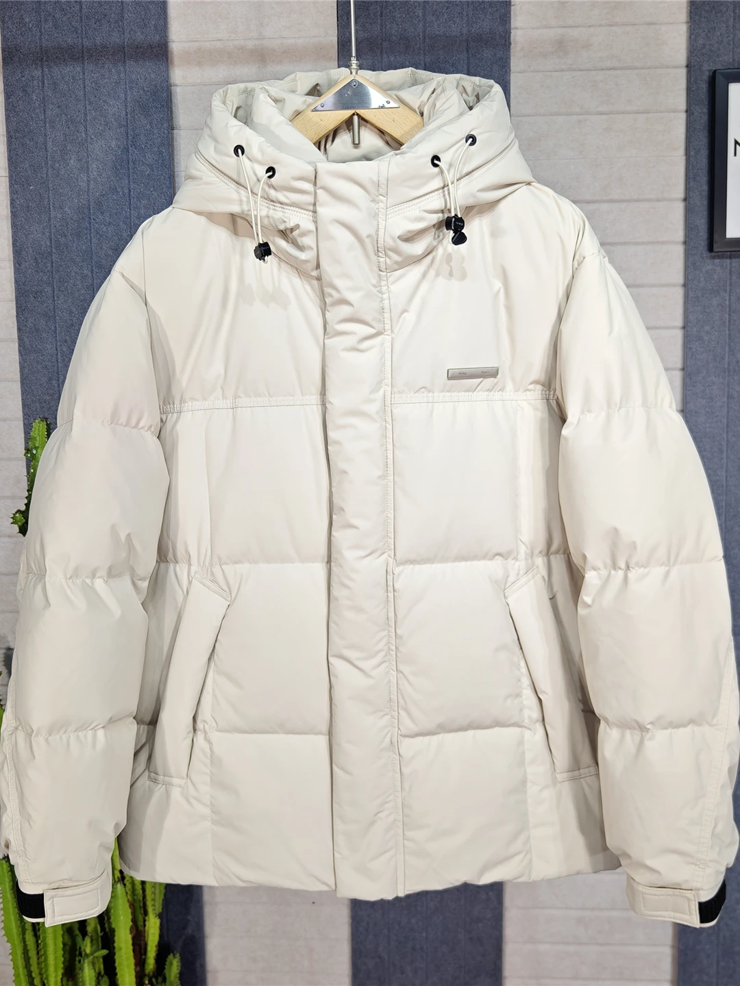 Men's Winter Hooded down Jaet Faionable Loose Warm Casual Du down ort Top Thiened Polyester Fiber Zipper Closure
Men's Winter Hooded down Jaet Faionable Loose Warm Casual Du down ort Top Thiened Polyester Fiber Zipper Closure