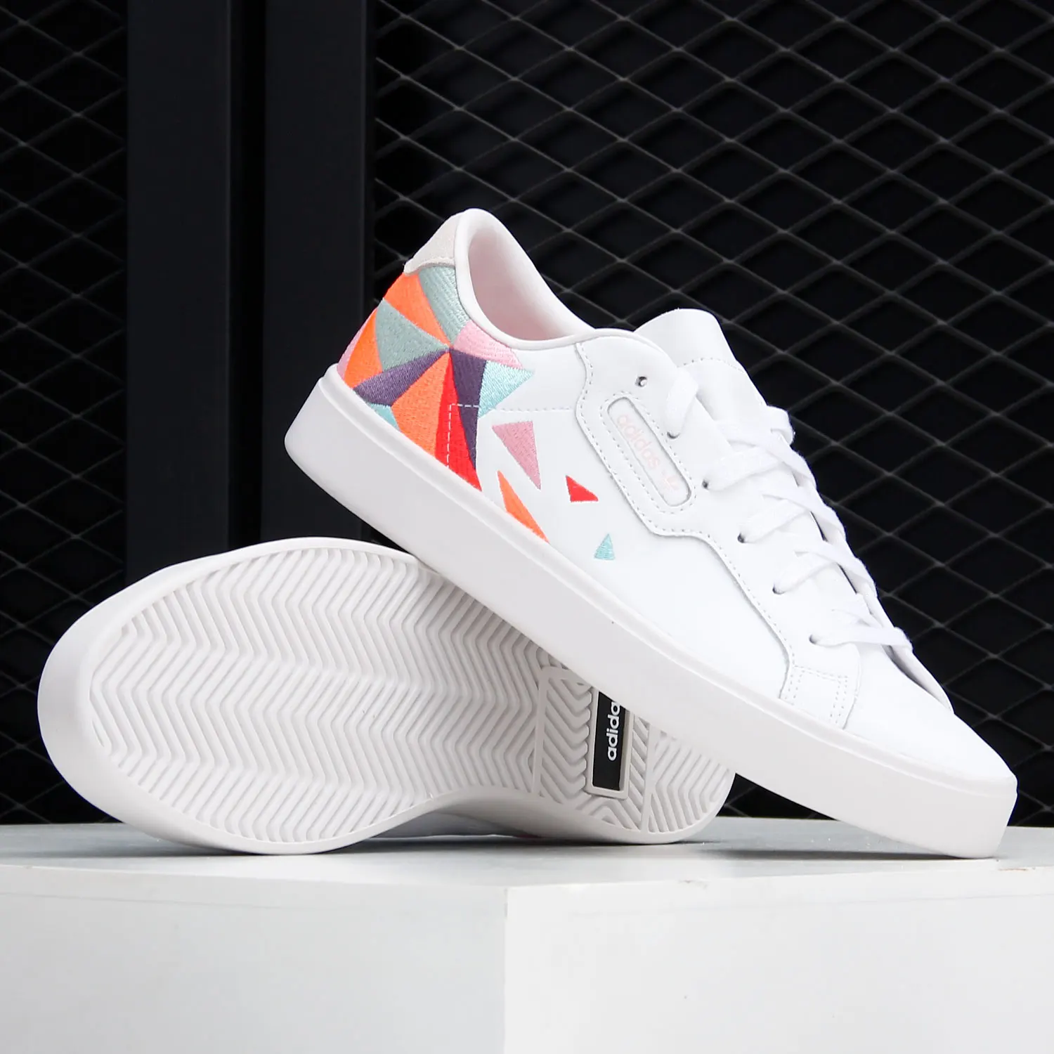 Adidas Genuine Spring New SLEEK W Women's Casual Shoes EG7876
Adidas Genuine Spring New SLEEK W Women's Casual Shoes EG7876