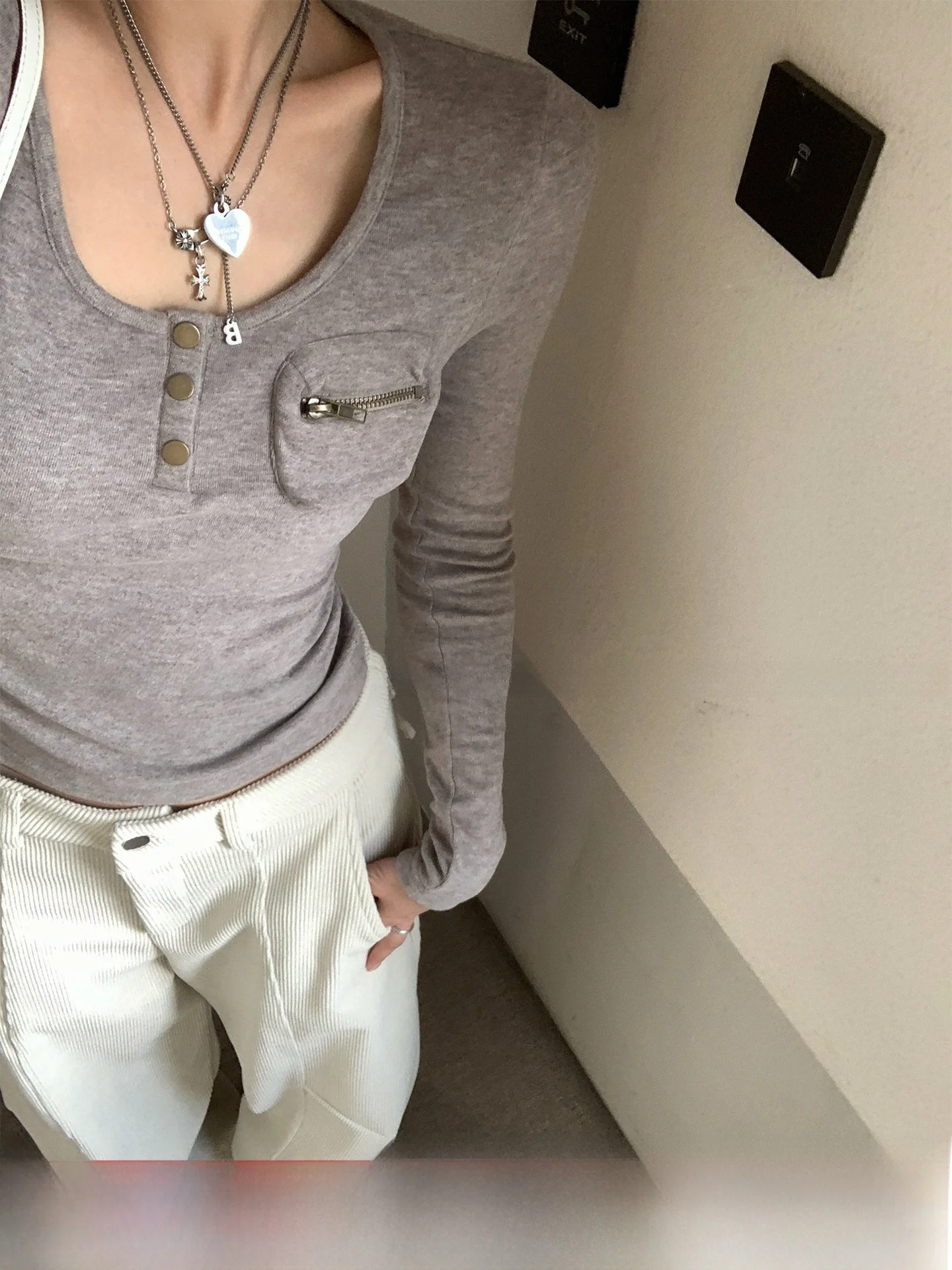 GV Big Brother Fce round Ne Button ket декоративная облегающая зимняя новая женская футболка Clean Fit Long Sve
GV Big Brother Fce round Ne Button ket декоративная облегающая зимняя новая женская футболка Clean Fit Long Sve