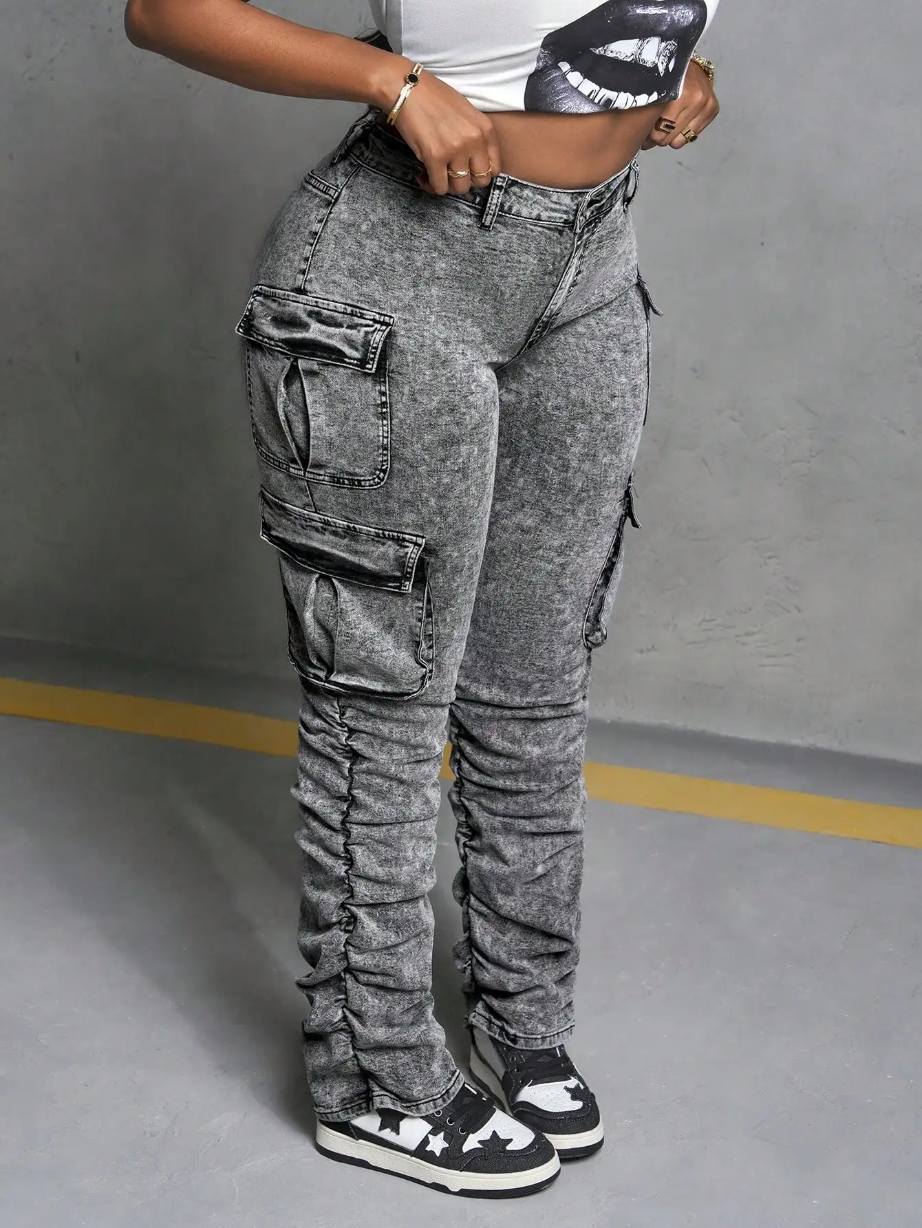 Серые джинсы-карго больших размеров с драпировкой на штанинах, в уличном стиле Y2K, эластичные, расклешенные, для женщин
Серые джинсы-карго больших размеров с драпировкой на штанинах, в уличном стиле Y2K, эластичные, расклешенные, для женщин