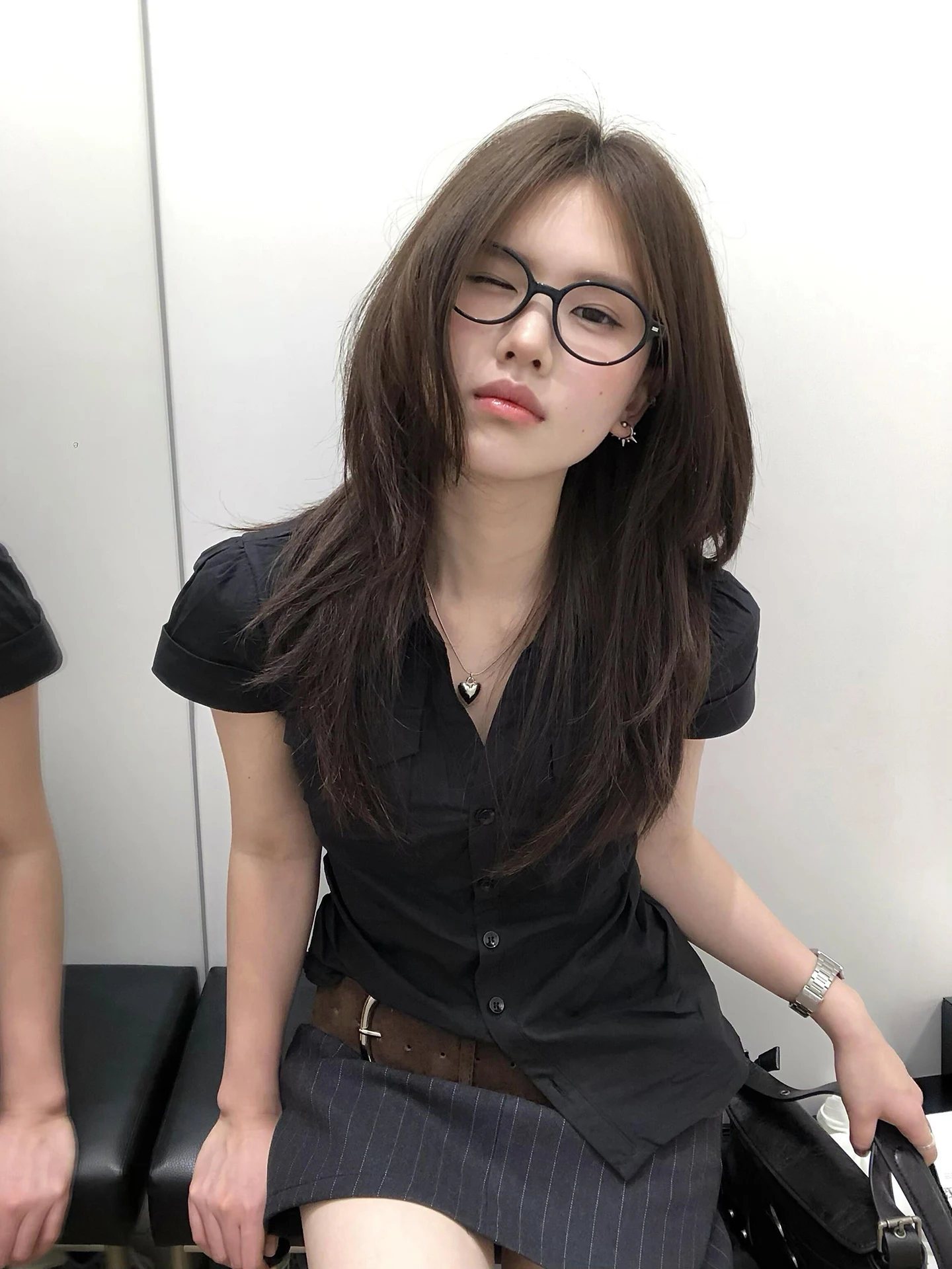 Black Slim Fit Short Sleeve Shirt Women's Summer 2026 New High-End Waist-Cinching Pocket Top American Style Collar Butto...
Black Slim Fit Short Sleeve Shirt Women's Summer 2026 New High-End Waist-Cinching Pocket Top American Style Collar Butto...