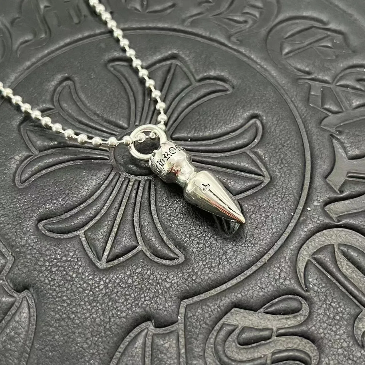 S925 Sterling Silver Punk Hip Hop Bullet Necklace Old Vintage Hip Hop Sweater Chain Premium Autumn Winter
S925 Sterling Silver Punk Hip Hop Bullet Necklace Old Vintage Hip Hop Sweater Chain Premium Autumn Winter