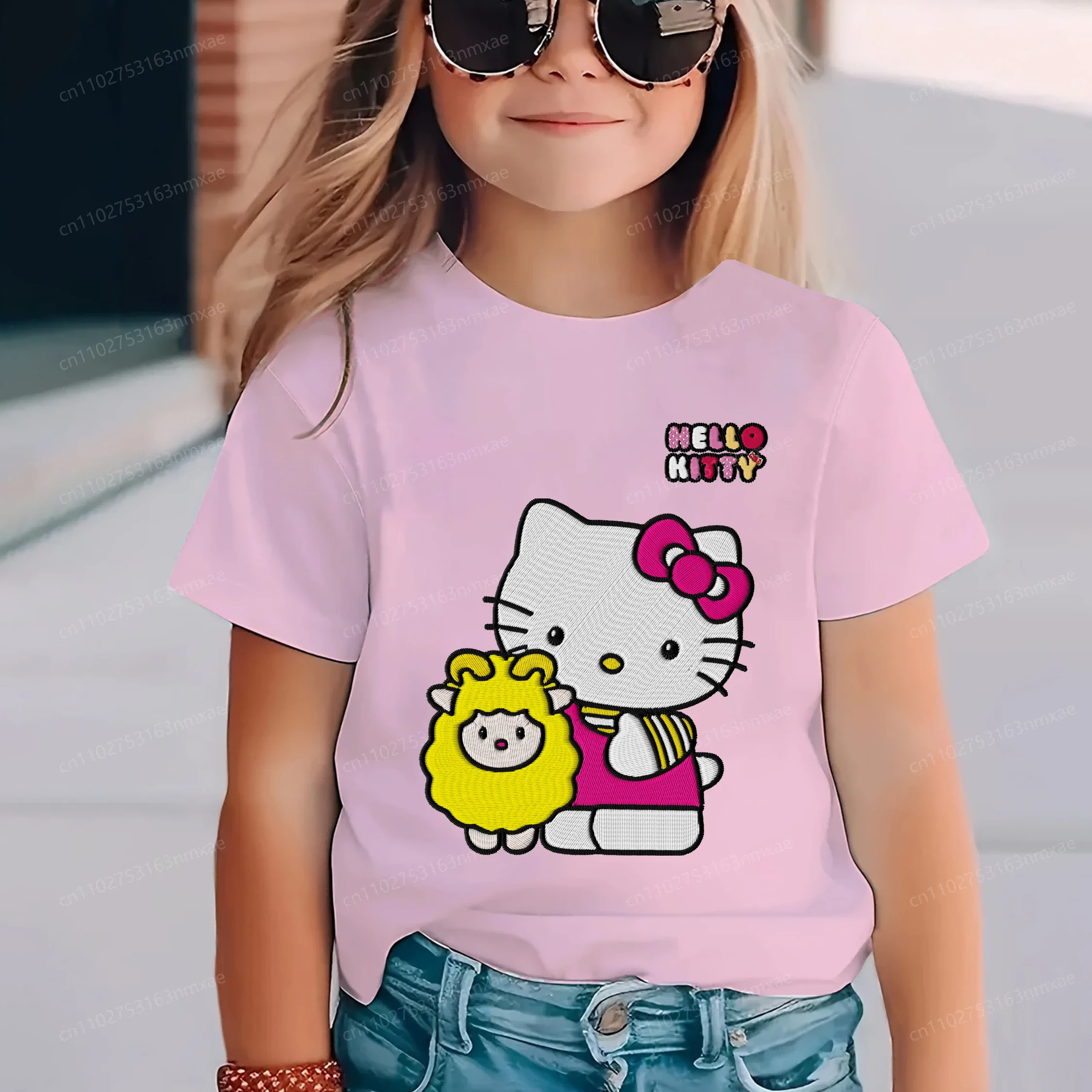 Летняя одежда для девочек с вышивкой Hello Kitty Seven цветов, футболка с круглым вырезом, 2025 г., детский топ из чистого хлопка для девочек с 3D принтом
Летняя одежда для девочек с вышивкой Hello Kitty Seven цветов, футболка с круглым вырезом, 2025 г., детский топ из чистого хлопка для девочек с 3D принтом