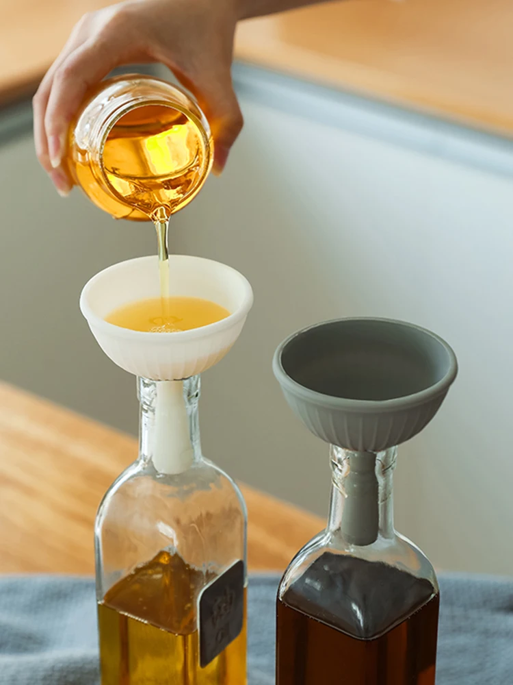 Kitchen Silicone Oil Funnel Food ade Large Caliber Retractable Pouring Oil Pouring Alcohol Filtering Bart
Kitchen Silicone Oil Funnel Food ade Large Caliber Retractable Pouring Oil Pouring Alcohol Filtering Bart