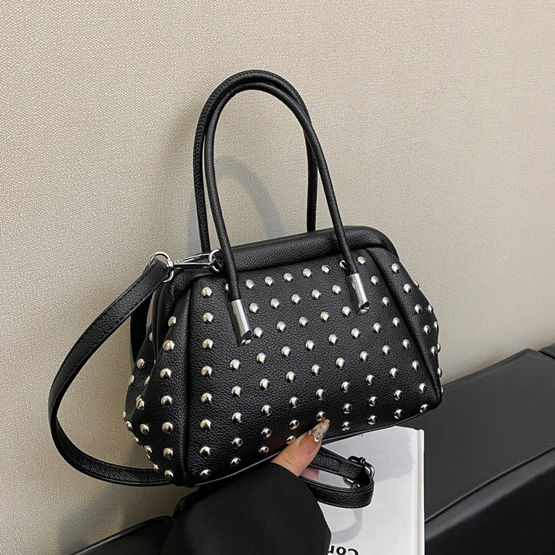 Fashionable Studded Handbag Clutch Bag Luxury Purse Punk Style Crossbody Shoulder Bag Streetwear Black PU Leather Lady Bag
Fashionable Studded Handbag Clutch Bag Luxury Purse Punk Style Crossbody Shoulder Bag Streetwear Black PU Leather Lady Bag