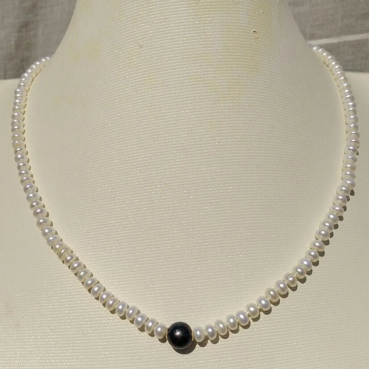 18 in Mixed AAA+ 4-5mm Akoya White + 8-9mm Tahitian Seawater Deep Black Pearl Necklace Pendant 14k Gold Clasp Free Shipping
18 in Mixed AAA+ 4-5mm Akoya White + 8-9mm Tahitian Seawater Deep Black Pearl Necklace Pendant 14k Gold Clasp Free Shipping