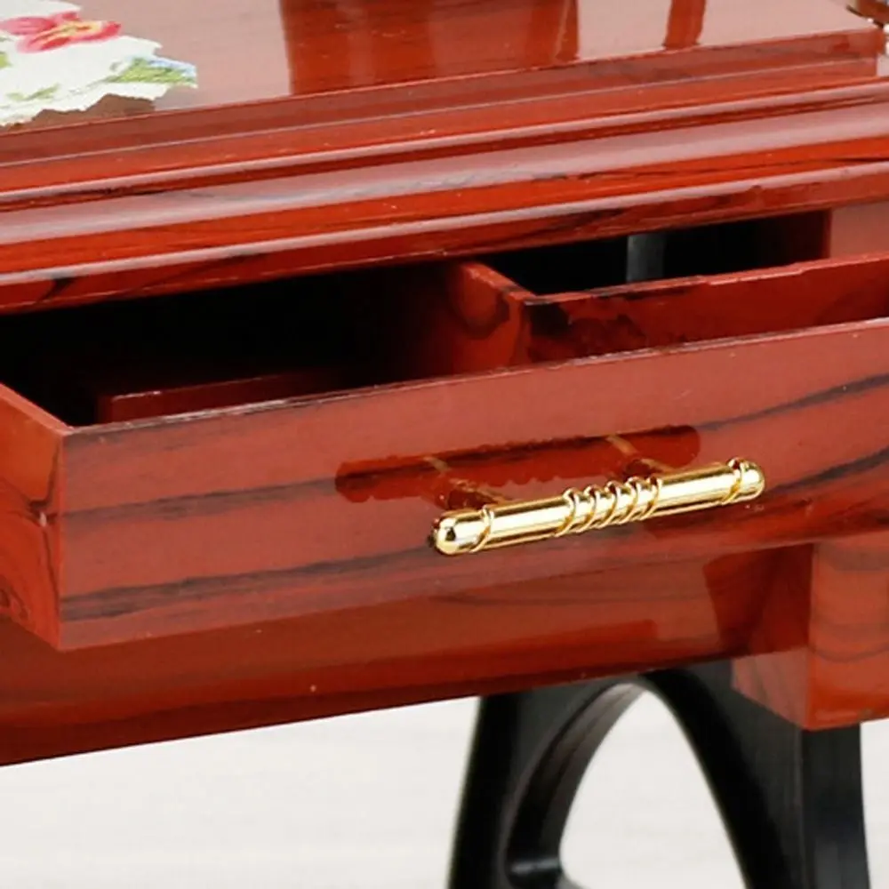 Имитация кукольного домика, швейная машина, винтажная швейная машина с ручным управлением, модель часового механизма, мини
Имитация кукольного домика, швейная машина, винтажная швейная машина с ручным управлением, модель часового механизма, мини