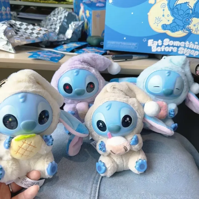 Disney Lilo & Stitch, новый плюшевый брелок для ключей, виниловая сумка, кулон, мультяшная пара, кукла, автомобильный брелок для женщин и мужчин, рождественские подарки
Disney Lilo & Stitch, новый плюшевый брелок для ключей, виниловая сумка, кулон, мультяшная пара, кукла, автомобильный брелок для женщин и мужчин, рождественские подарки
